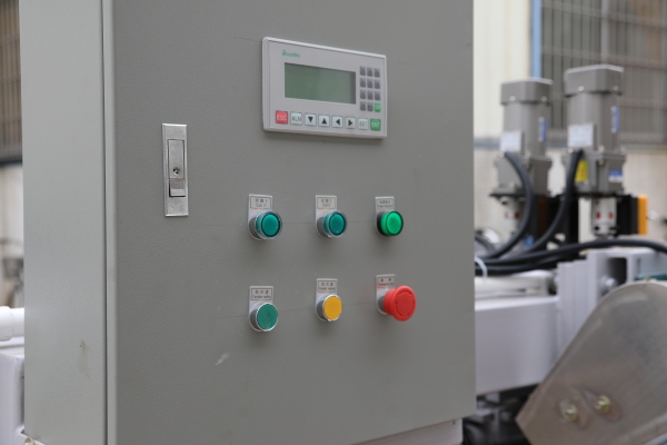 Control system of ceramic cutter