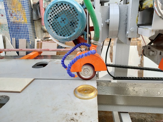 Precautions for multifunctional ceramic tile cutting machine