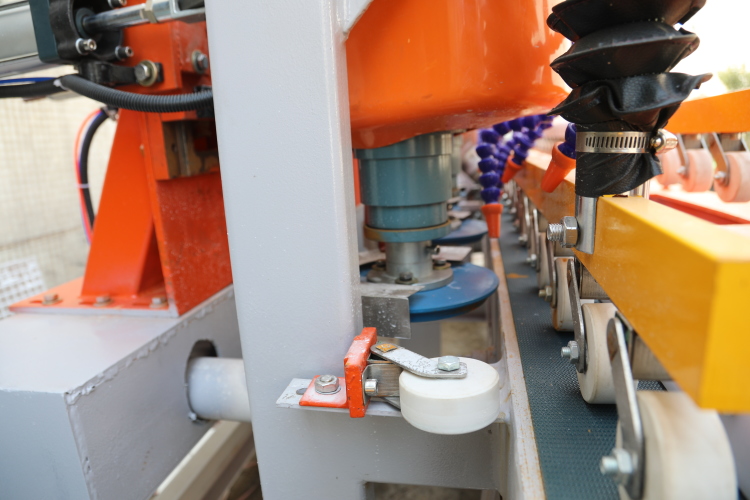 Arc polishing machine detail
