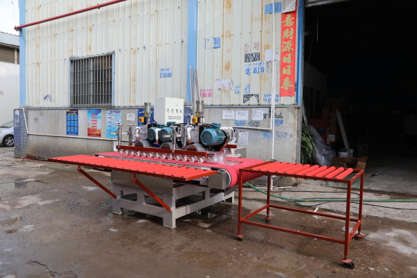 Automatic rock slab cutting machine