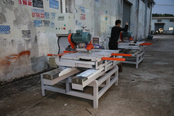 Manual tile cutting machine
