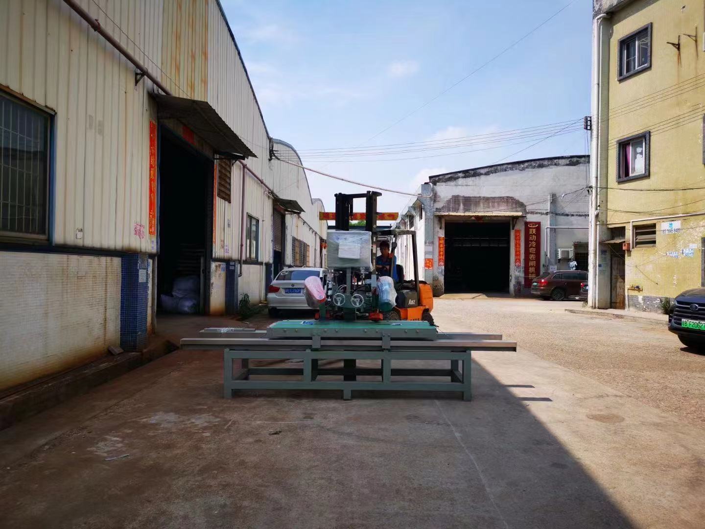 Dry hanging slotting machine