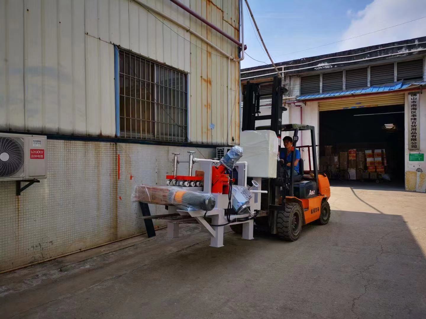 Automatic inner corner cutting machine