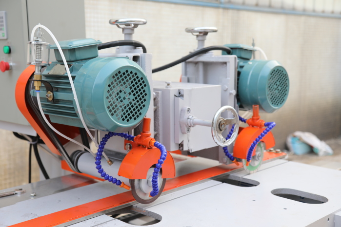 Saw blade od tile cutter