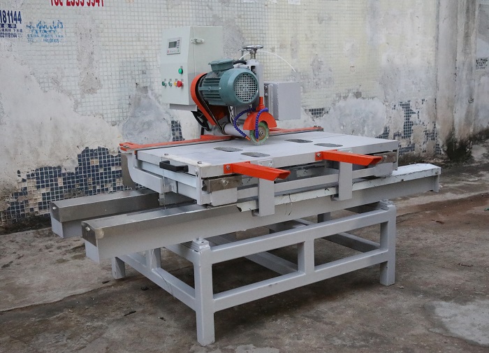 Manual tile cutter