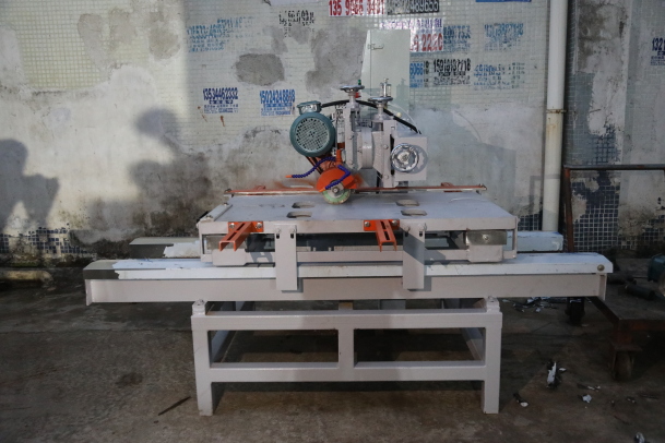 Single blade manual tile cutting machine