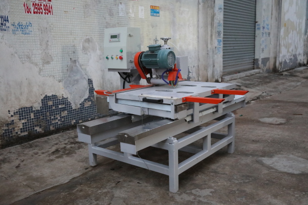 Manual tile cutting machine