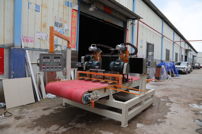 Automatic tile cutting machine