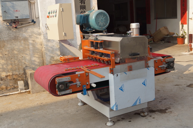 Automatic continuous stone tile cutting machine