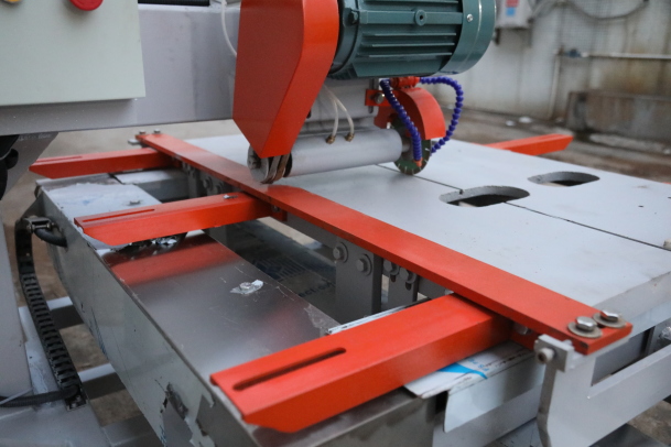 1200 hand-push CNC single-blade porcelain tile cutting machine